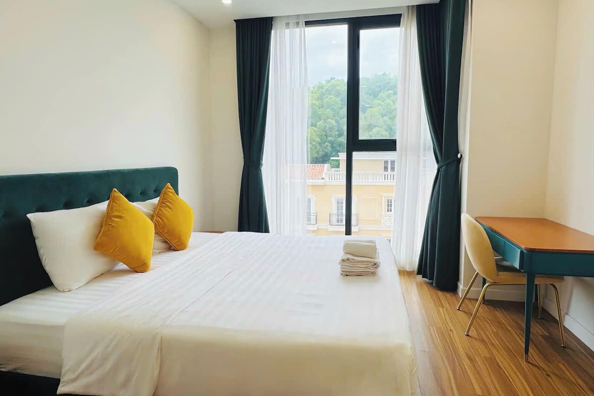 Departamento familiar, balcón, vista a la ciudad | 1 habitación, escritorio, cortinas blackout y insonorización