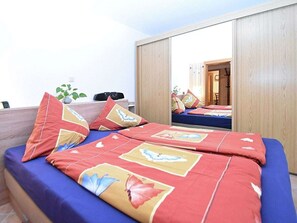 House | 1 bedroom, individually furnished - Apartment With a View of the Ore Mountains (Oelsnitz/Erzgeb.)
