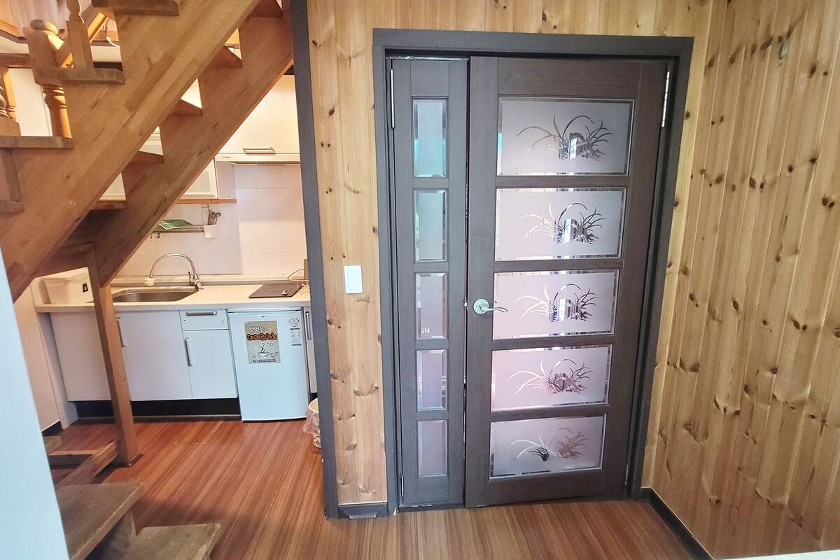 Habitación básica, 1 habitación (C101  (Private BBQ / Duplex)) | 1 dormitorio y wifi gratis