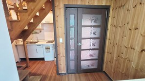 Basic Room, 1 Bedroom (C101  (Private BBQ / Duplex)) - Gapeong Eoneunal Spa Pet Pension (Gapyeong)