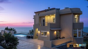A modern multi-story building with a pool, balconies, and a view of the sea. - Villa La mer de Crete - private pool & sew view (Agia Pelagia)