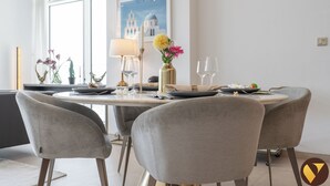 Luksusleilighet, byutsikt | Spiseområde på rommet