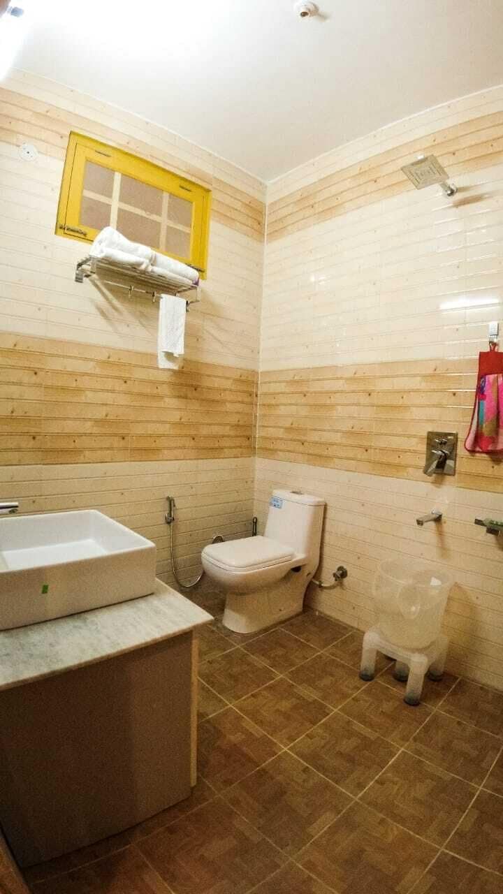 Shower, towels