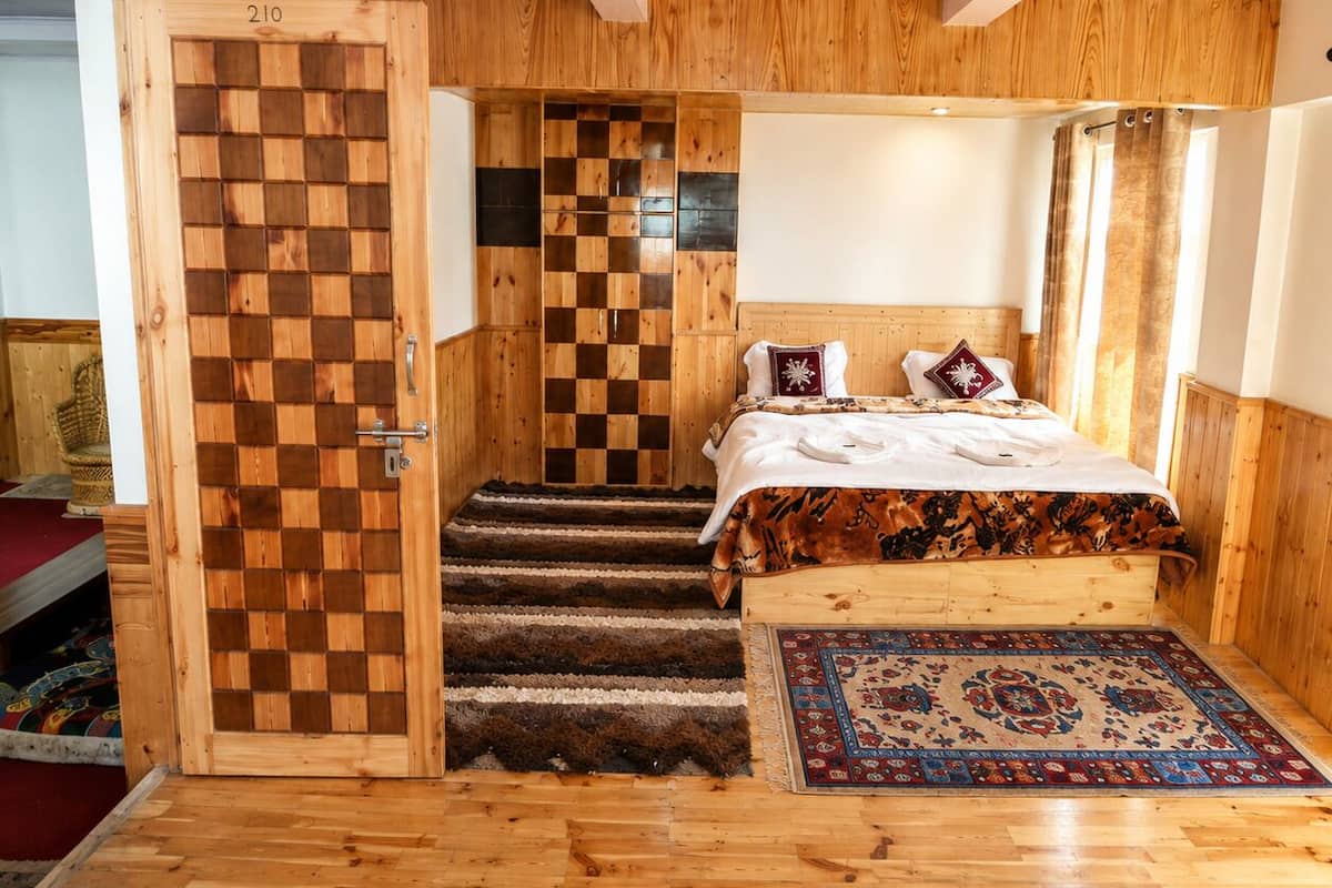 Deluxe Room | Desk, free WiFi