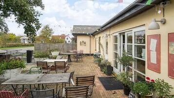 Comfort House, 1 Bedroom | Outdoor dining