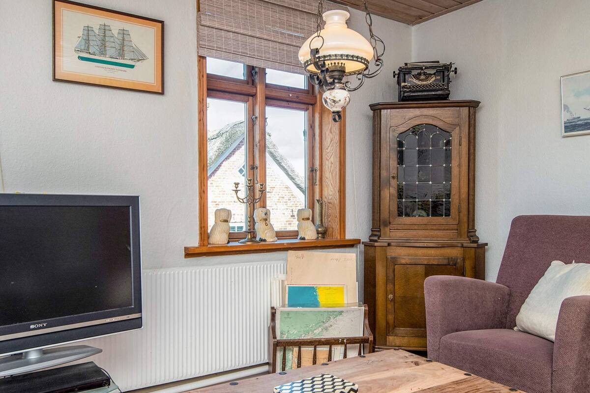 Fireplace, DVD player