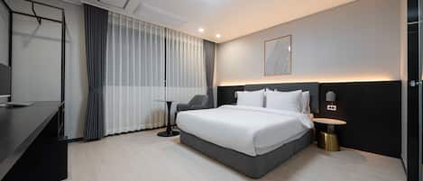Kamar Double Bisnis, 1 Tempat Tidur Double, Bebas Asap Rokok, pemandangan laut sebagian (Building B) | Kedap suara dan Wi-Fi gratis