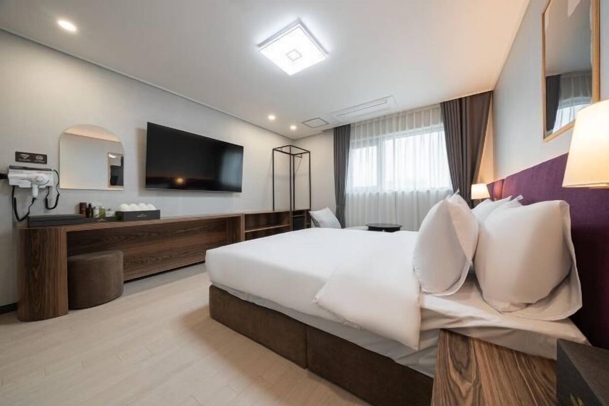 Soundproofing, free WiFi