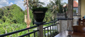 Chic 1-bedroom apartment in charming Bali with WiFi, AC. Hot and cold water