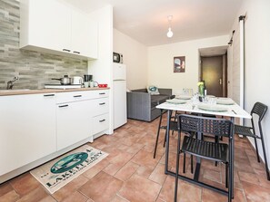 Fridge, microwave, cookware/dishes/utensils