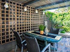 تناول الطعام بالخارج