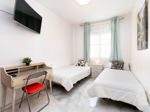 2 Schlafzimmer, Schreibtisch, Internetzugang