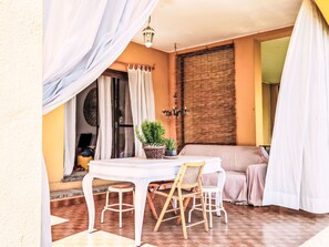 تناول الطعام بالخارج