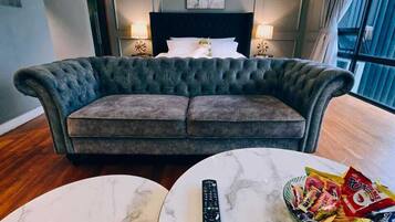 Comfort Apartment, City View | Living area