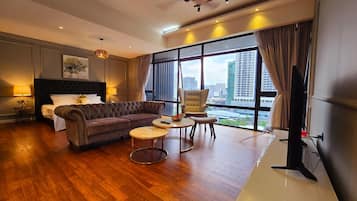 Comfort Apartment, City View | Living area