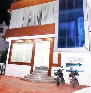 Mặt tiền nơi lưu trú