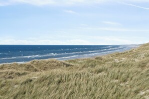 På stranden