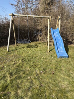 Children's area - Lovely cottage close to beach and forest (Nakskov)
