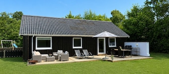 Lovely cottage, close to beach and forest