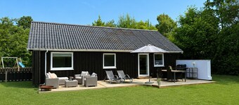 Dejligt sommerhus med sauna nær strand og skov