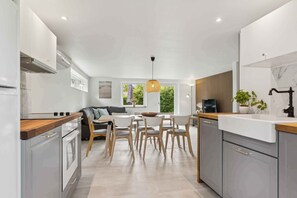 Fridge, oven, stovetop, dishwasher