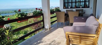 Ferienhaus in Smederevo mit Blick auf die Stadt, den Garten und den Fluss