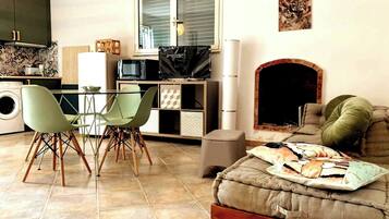 TV, caminetto