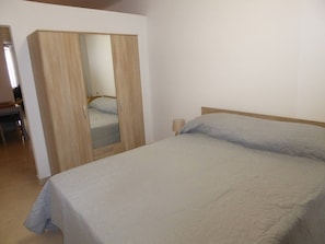 1 bedroom, iron/ironing board, internet, bed sheets