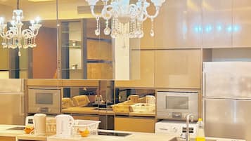 Căn hộ Elite, quang cảnh thành phố | Tủ lạnh, lò vi sóng, lò nướng, máy rửa bát