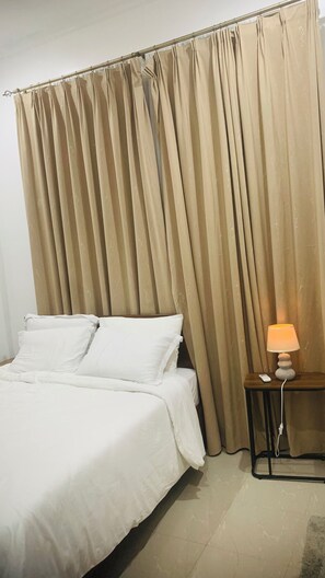 2 bedrooms, iron/ironing board, WiFi