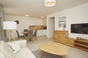 TV, stereo - Beachfront apartment with terrace, use of swimming pool and sauna - Rex Rugia H-1010 - (Göhren)