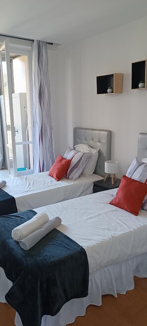 2 habitaciones, tabla de planchar con plancha, wifi y ropa de cama 