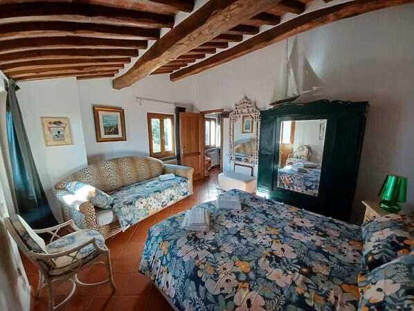 4 bedrooms, desk, iron/ironing board, bed sheets