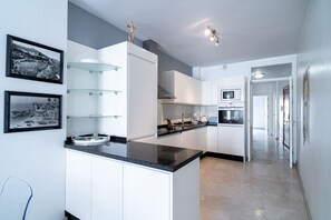 Unclassified image, 4 of 23, button