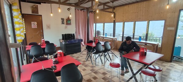 Restaurant - Exotic Mount View (Phata)