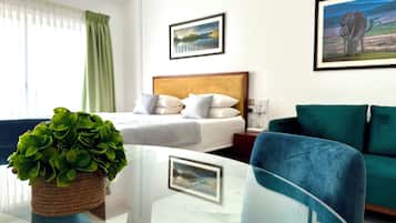 1 habitación, tabla de planchar con plancha, wifi gratis y ropa de cama