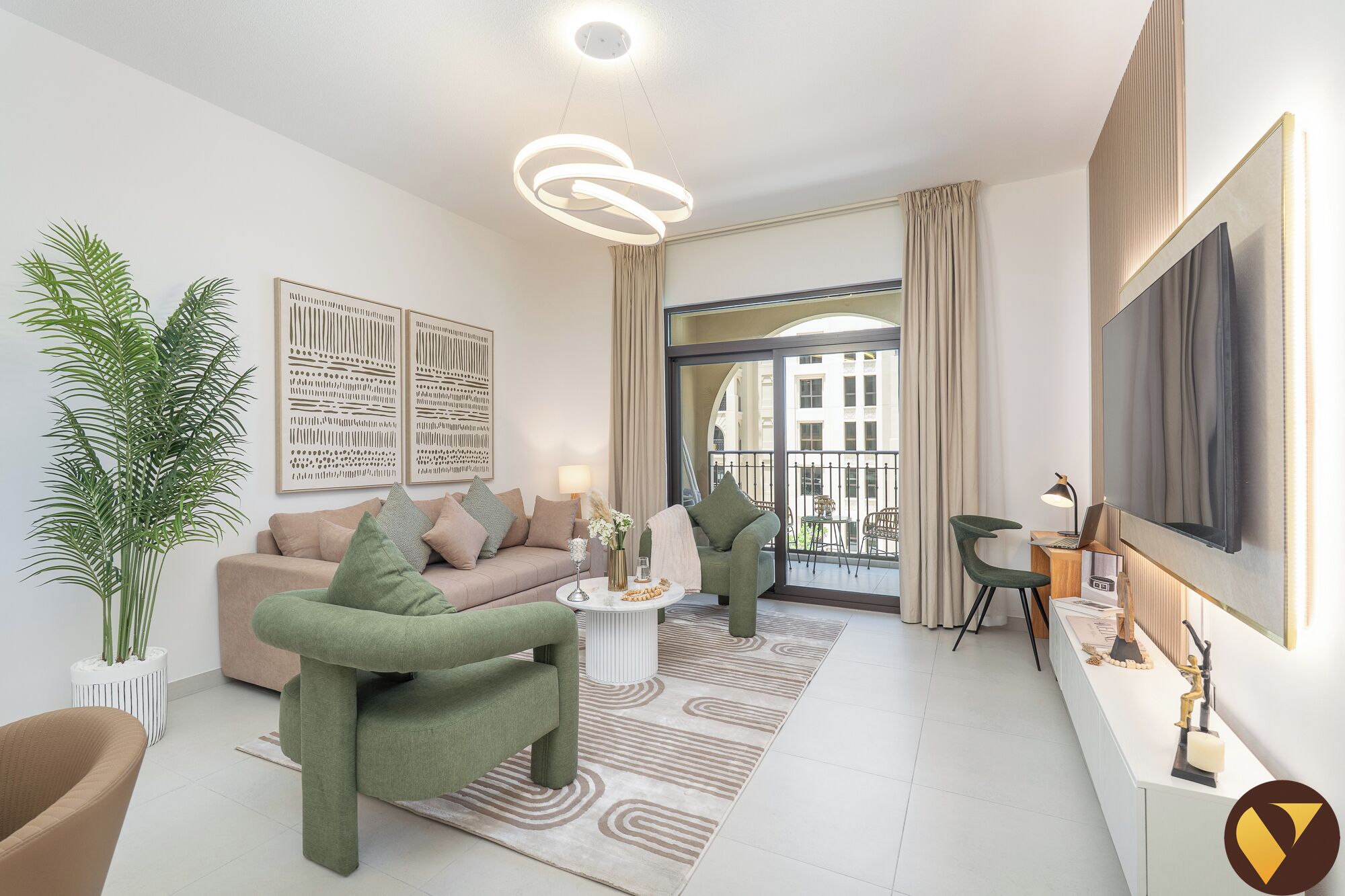 Căn hộ Cao cấp, ban công, quang cảnh hồ bơi | Khu phòng khách