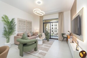 Luxury-Apartment, Balkon, Poolblick | Wohnbereich