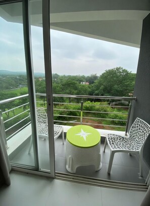 Premium Den | Garden view