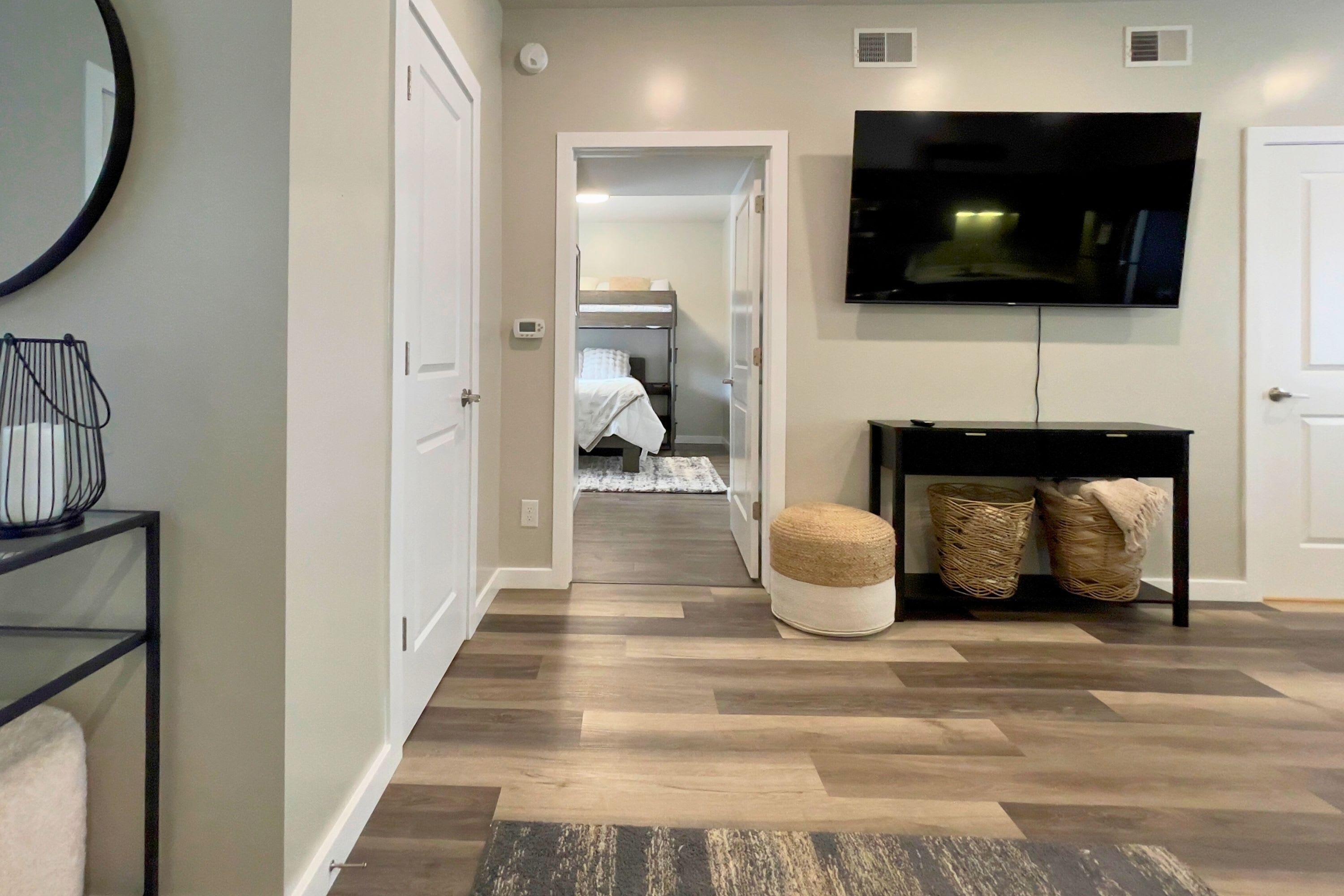 2 habitaciones, tabla de planchar con plancha, wifi y ropa de cama 