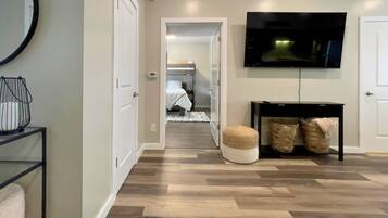 2 habitaciones, tabla de planchar con plancha, wifi y ropa de cama