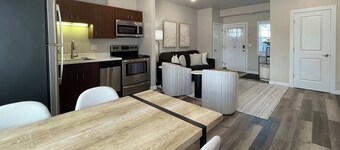 New 2 Bedroom - Delightful Condo Downtown TC