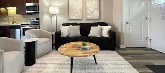 New 2 Bedroom - Delightful Condo Downtown TC