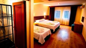 經典客房, 海景 | 高級寢具、迷你吧、隔音、熨斗/熨衣板
