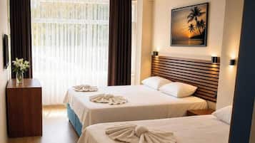 Habitación clásica, vista al mar | Ropa de cama de alta calidad, minibar y insonorización