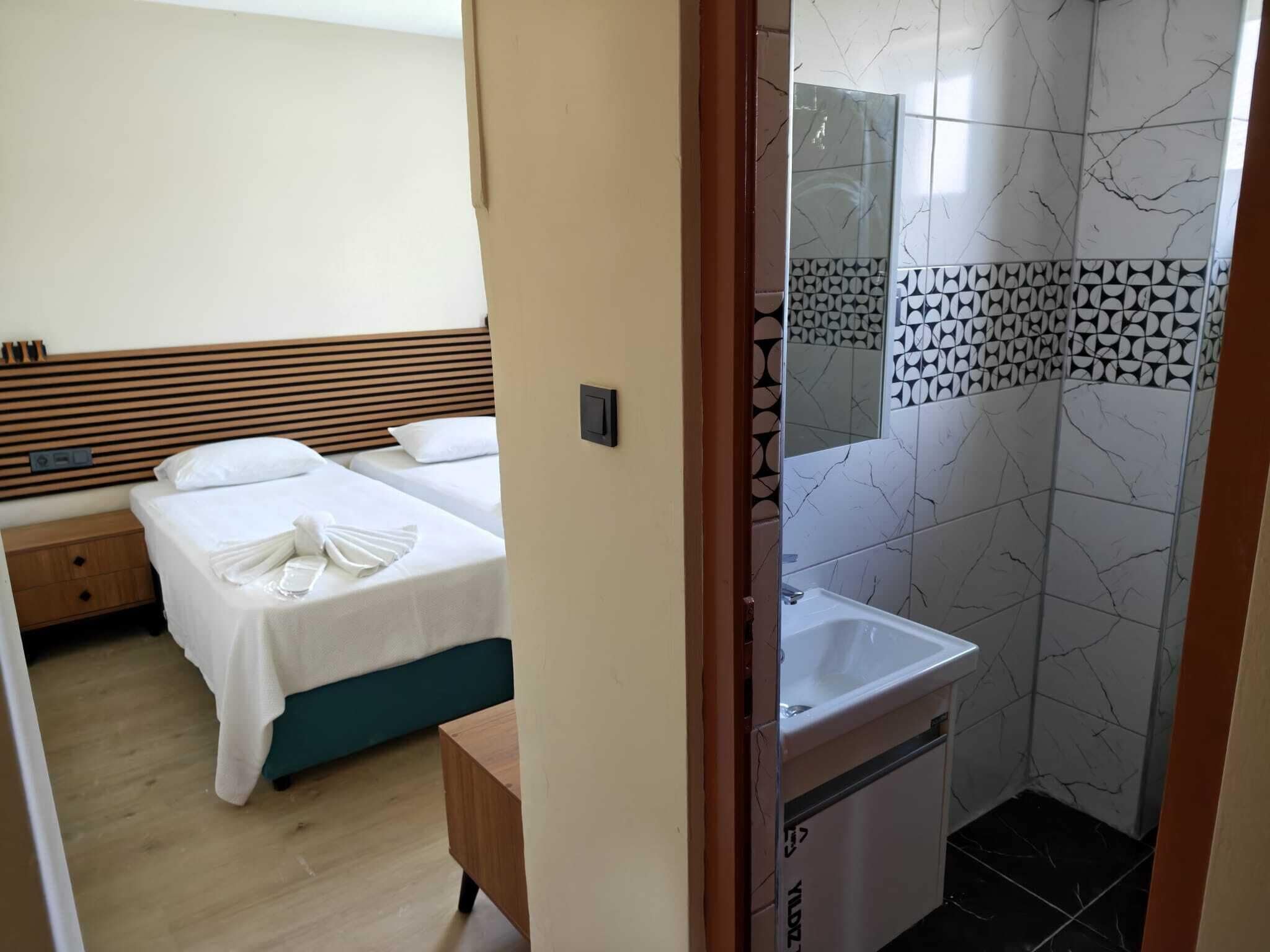 Family Room, Sea View | Peralatan tempat tidur premium, bar mini, kalis bunyi 