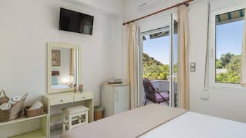 Kalis bunyi, seterika/papan seterika, Wi-fi percuma, cadar katil