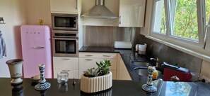 Micro-ondes, four, plaque de cuisson, lave-vaisselle