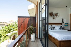 Villa Deluxe, balcon, vue piscine | Literie de qualité supérieure, coffres-forts dans les chambres