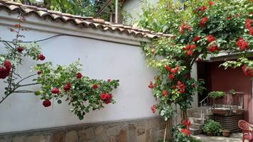 House, 2 Bedrooms, Smoking, Patio | Garden